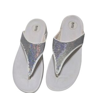 'S925456 Bijou New York Silver Glitter Thong Sandals